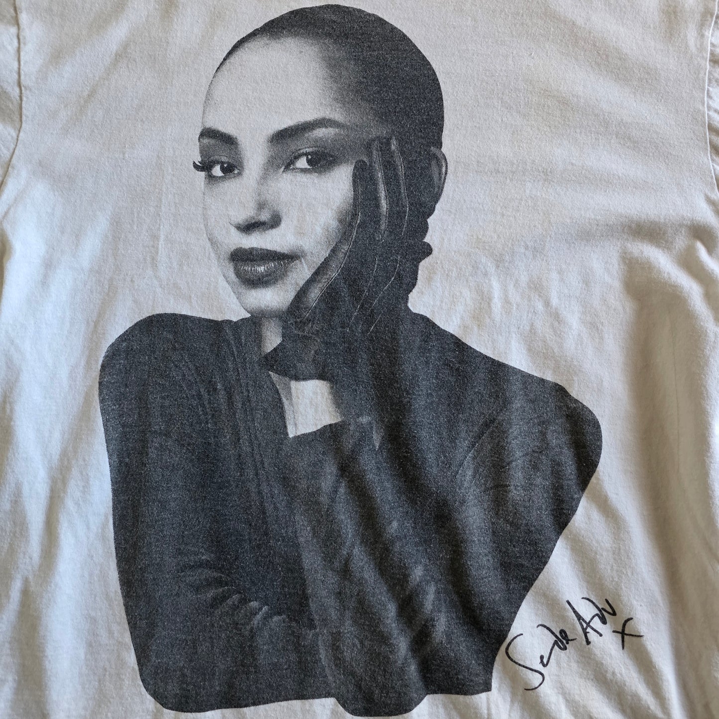 Sade Portrait Big Print Vintage-Style Graphic Tee Tshirt L
